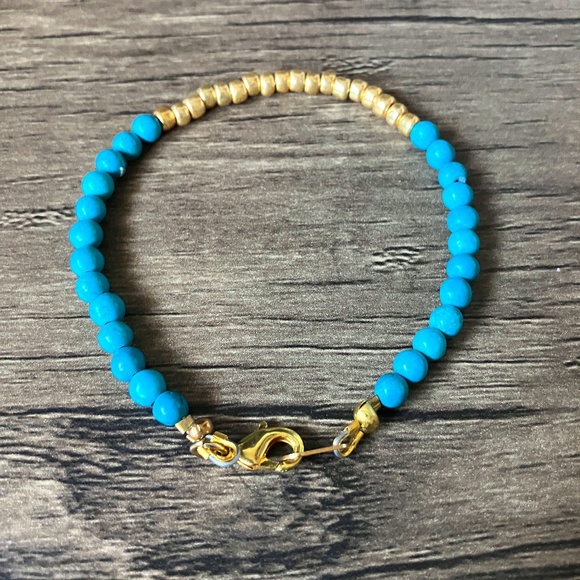 NWOT faux turquoise bright blue and gold tone bracelet - Picture 1 of 4
